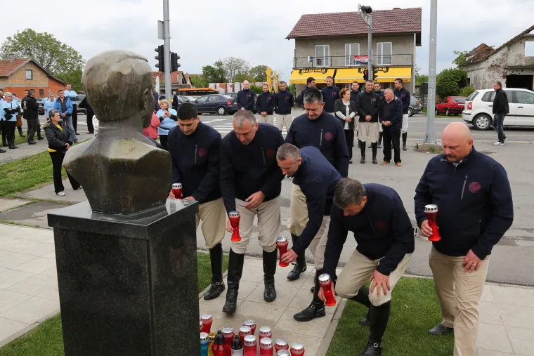 Alkari odali počast žrtvama u Vukovaru