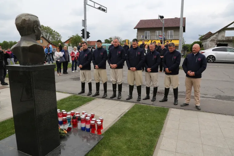 Alkari odali počast žrtvama u Vukovaru