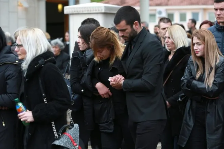 UBIJEN U KRVOPROLIĆU U ŠIBENIKU Posljednji ispraćaj Ivana Bajića Pajde