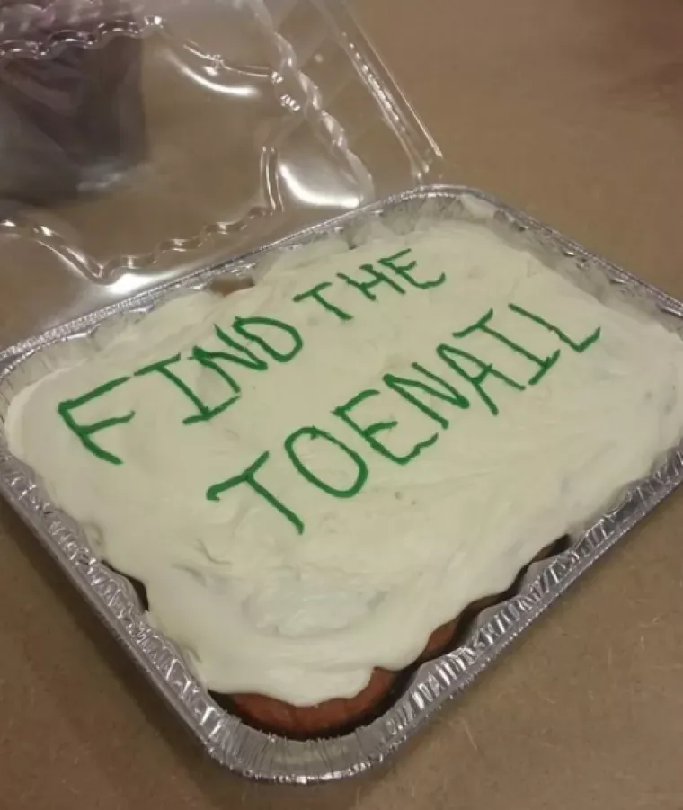 Kolač s noktima. Njam