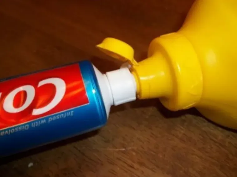 Zubna pasta punjena senfom. Uz preporuku obližnjeg stomatologa