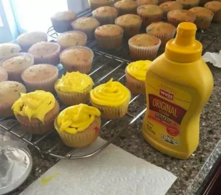 Kolačići premazani senfom. Ajde bar imaju manje &scaron;ećera