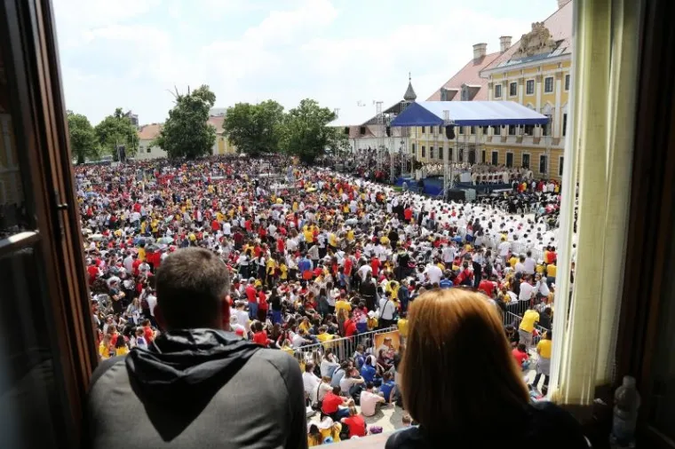 SUSRET KATOLIČKE MLADEŽI: U Vukovaru se okupilo oko 23.000 mladih iz Hrvatske i svijeta