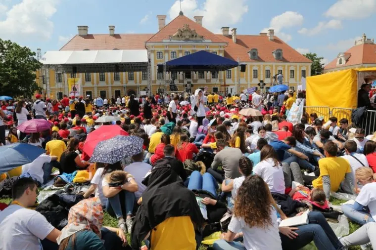 SUSRET KATOLIČKE MLADEŽI: U Vukovaru se okupilo oko 23.000 mladih iz Hrvatske i svijeta