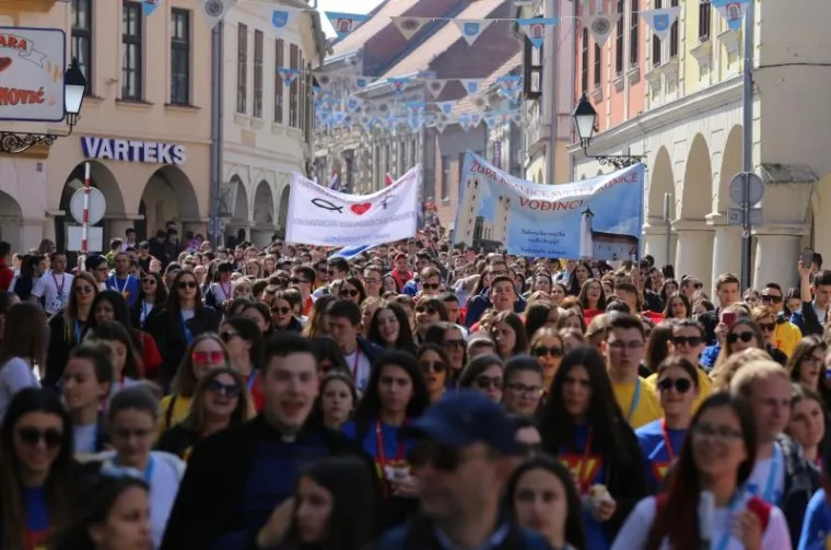 SUSRET KATOLIČKE MLADEŽI: U Vukovaru se okupilo oko 23.000 mladih iz Hrvatske i svijeta