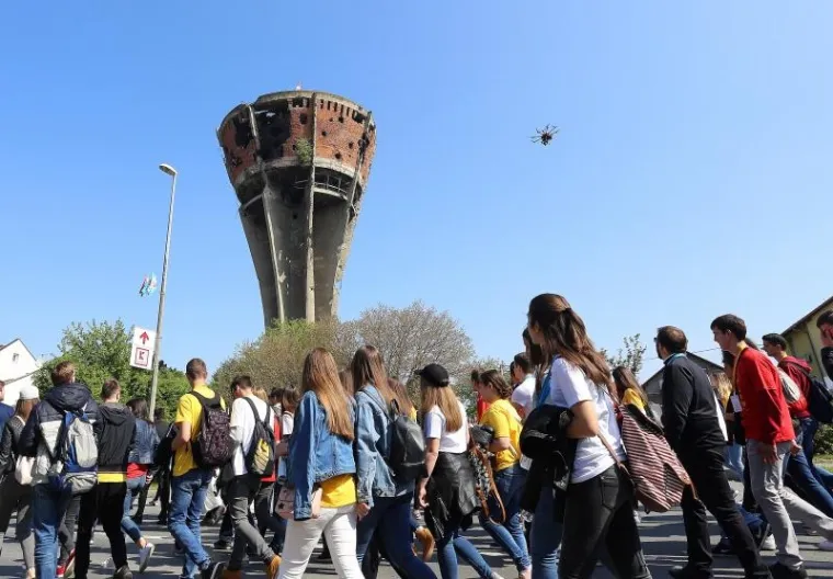 U Vukovaru je u nedjelju započeo 10. Susret hrvatske katoličke mladeži na kojem sudjeluje oko 23 tisuće mladih katolika iz Hrvatske i inozemstva.