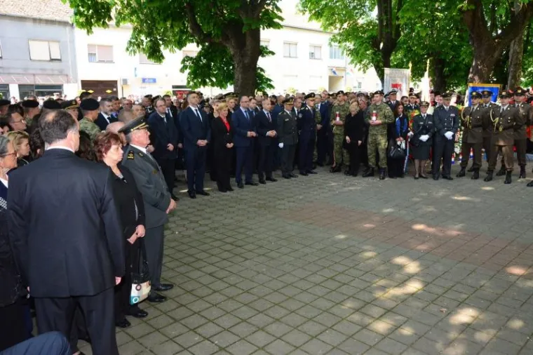 U Okučanima odana počast braniteljima poginulima u akciji 'Bljesak'