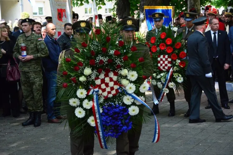 U Okučanima odana počast braniteljima poginulima u akciji 'Bljesak'