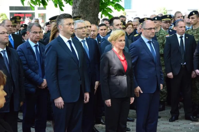 U Okučanima odana počast braniteljima poginulima u akciji 'Bljesak'