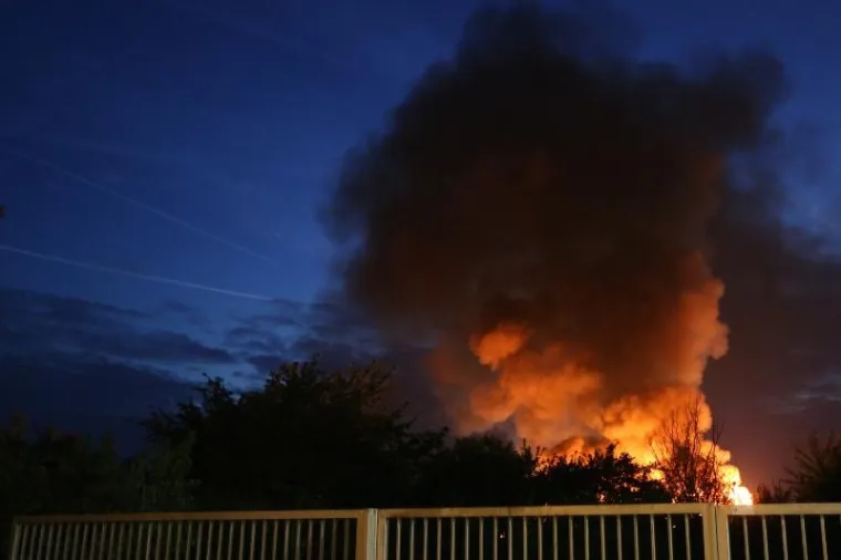 Veliki požar u Zagrebu, gori C.I.O.S.: Brojne vatrogasne ekipe na terenu