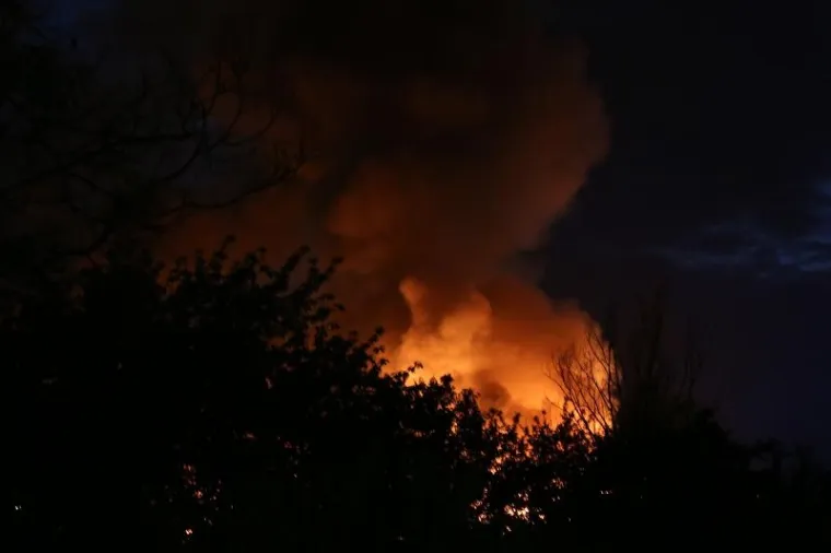 Veliki požar u Zagrebu, gori C.I.O.S.: Brojne vatrogasne ekipe na terenu