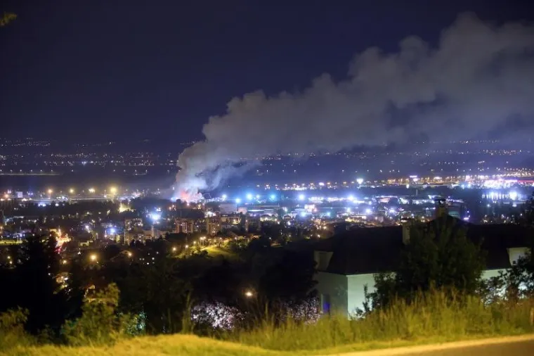 Veliki požar u Zagrebu, gori C.I.O.S.: Brojne vatrogasne ekipe na terenu