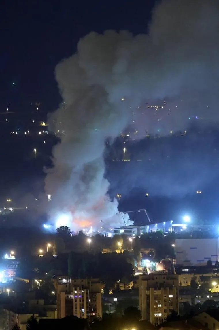 Veliki požar u Zagrebu, gori C.I.O.S.: Brojne vatrogasne ekipe na terenu