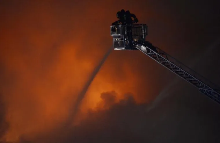 Veliki požar u Zagrebu, gori C.I.O.S.: Brojne vatrogasne ekipe na terenu