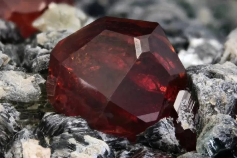 Painite - 9.000 dolara po gramu. Otkriven prije 65 godina, postoji svega nekoliko stotina primjeraka u cijelom svijetu.