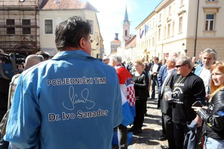 'BORBA ZA OPSTANAK': Građani na Markovom trgu prosvjedovali zbog Ovr&scaron;nog zakona i Lex Todorića