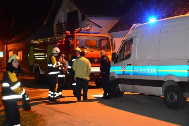 U Slavonskom Koba&scaron;u u požaru u obiteljskoj kući izgorjela vlasnica (79) kuće. Unatoč činjenici kako je kuća nasuprot vatrogasnog doma nesretnoj starici pomoći nije bilo.