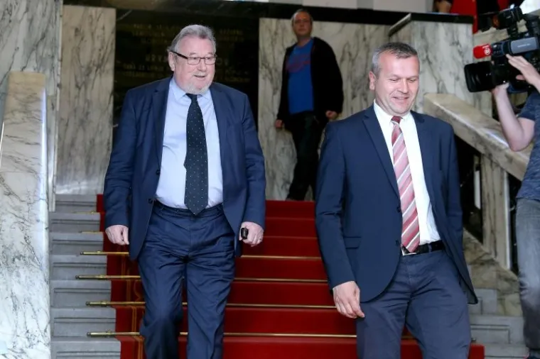 &Scaron;TO U SABORU RADI HDZ-ov SENATOR? Vladimir &Scaron;eks je od jutra u Saboru, sastao se s premijerom Plenkovićem