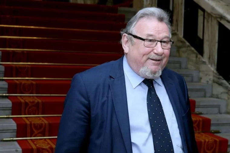 Vladimir &Scaron;eks odlazi iz Sabora nakon &scaron;to je cijelo prijepodne proveo s premijerom Plenkovićem i zastupnicima HDZ-a.