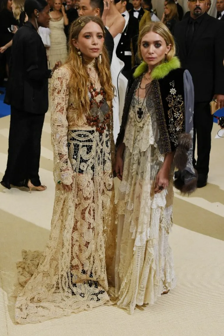 Mary-Kate i Ashley Olsen u sebi svojstvenom stilu (koji uvijek odlično furaju).