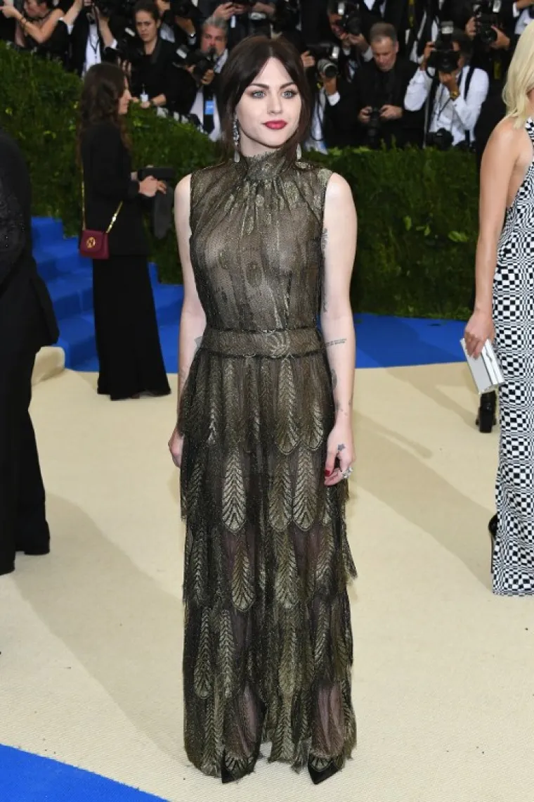 Frances Bean Cobain, kćer Kurta Cobaina, izgleda apsolutno genijalno.