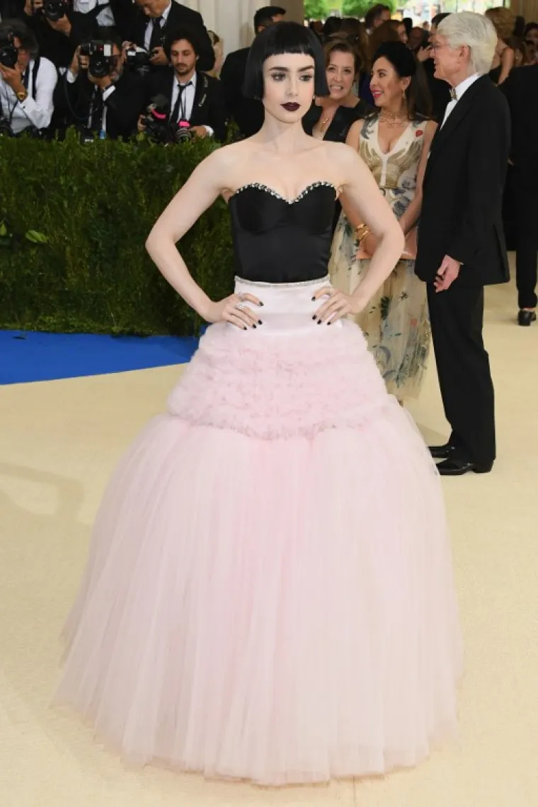 Lily Collins izgleda poput punk princeze.