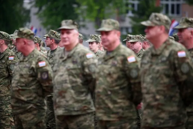 'PREDSJEDNICE, MOŽE KOMENTAR?': Kolindu novinari pitali o krizi Vlade, ona ih potpuno ignorirala