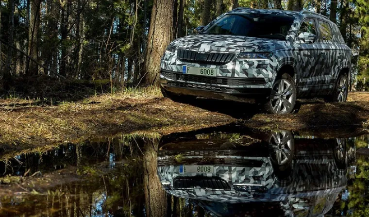ŠKODA KAROQ: Još se skriva iza kamuflaže, no ne više tako sramežljivo