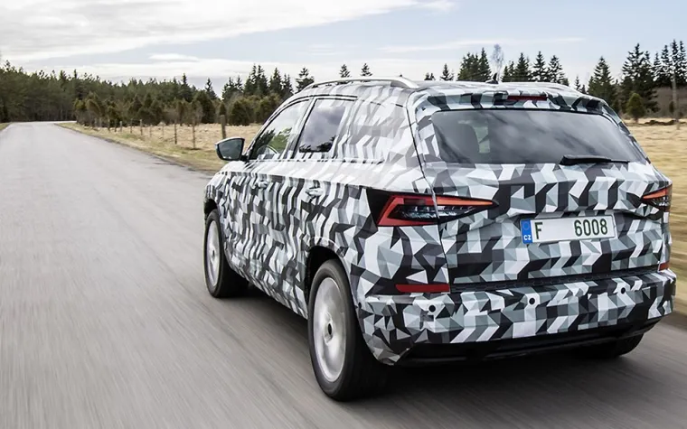 ŠKODA KAROQ: Još se skriva iza kamuflaže, no ne više tako sramežljivo