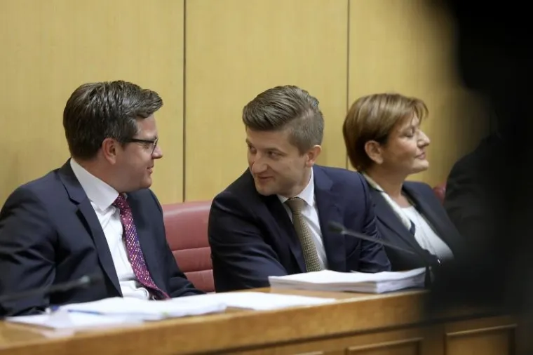 NAPETA RASPRAVA NA MARKOVOM TRGU: Zastupnici raspravljaju o ministru financija Zdravku Mariću