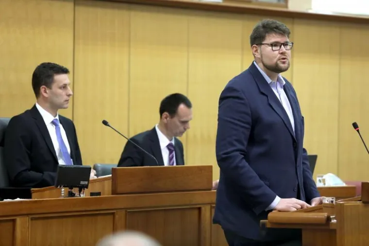 NAPETA RASPRAVA NA MARKOVOM TRGU: Zastupnici raspravljaju o ministru financija Zdravku Mariću