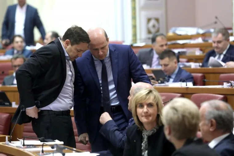 NAPETA RASPRAVA NA MARKOVOM TRGU: Zastupnici raspravljaju o ministru financija Zdravku Mariću