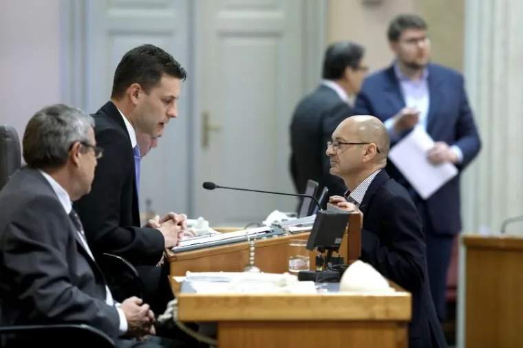 NAPETA RASPRAVA NA MARKOVOM TRGU: Zastupnici raspravljaju o ministru financija Zdravku Mariću