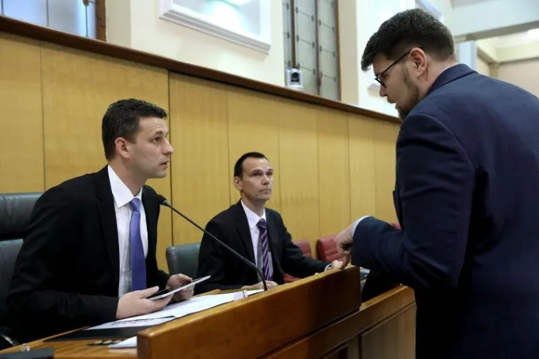 NAPETA RASPRAVA NA MARKOVOM TRGU: Zastupnici raspravljaju o ministru financija Zdravku Mariću