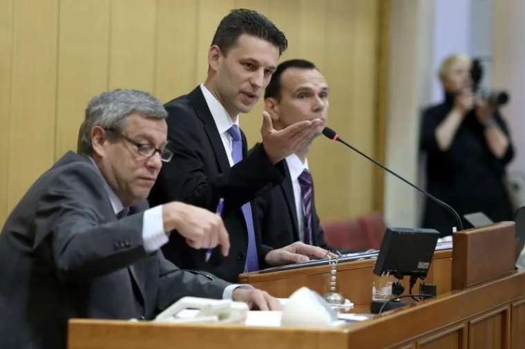 NAPETA RASPRAVA NA MARKOVOM TRGU: Zastupnici raspravljaju o ministru financija Zdravku Mariću