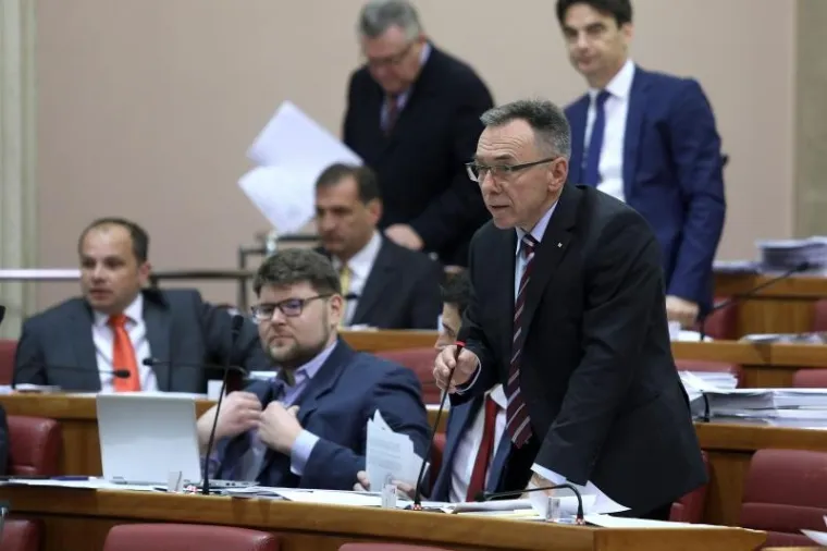 NAPETA RASPRAVA NA MARKOVOM TRGU: Zastupnici raspravljaju o ministru financija Zdravku Mariću