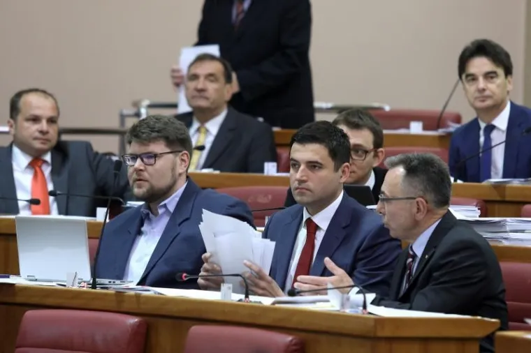 NAPETA RASPRAVA NA MARKOVOM TRGU: Zastupnici raspravljaju o ministru financija Zdravku Mariću