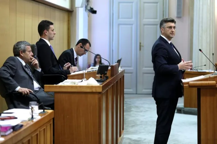 NAPETA RASPRAVA NA MARKOVOM TRGU: Zastupnici raspravljaju o ministru financija Zdravku Mariću