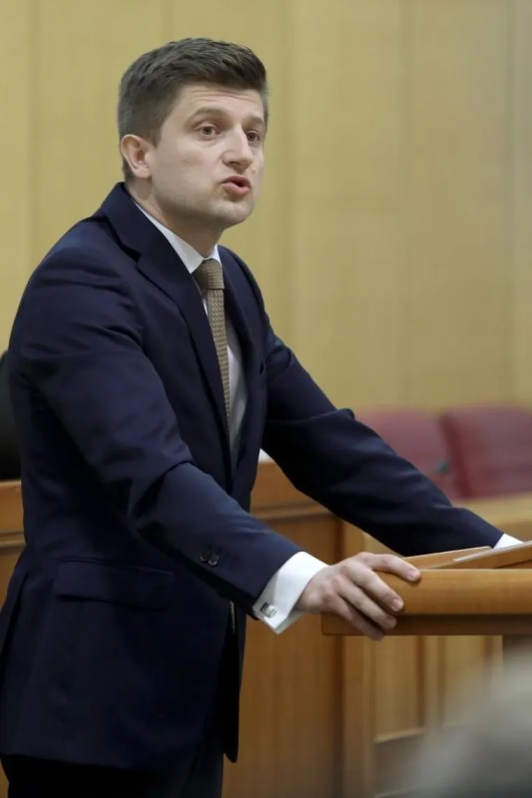 NAPETA RASPRAVA NA MARKOVOM TRGU: Zastupnici raspravljaju o ministru financija Zdravku Mariću