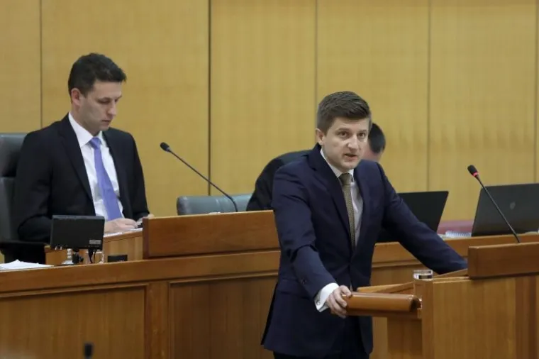 NAPETA RASPRAVA NA MARKOVOM TRGU: Zastupnici raspravljaju o ministru financija Zdravku Mariću