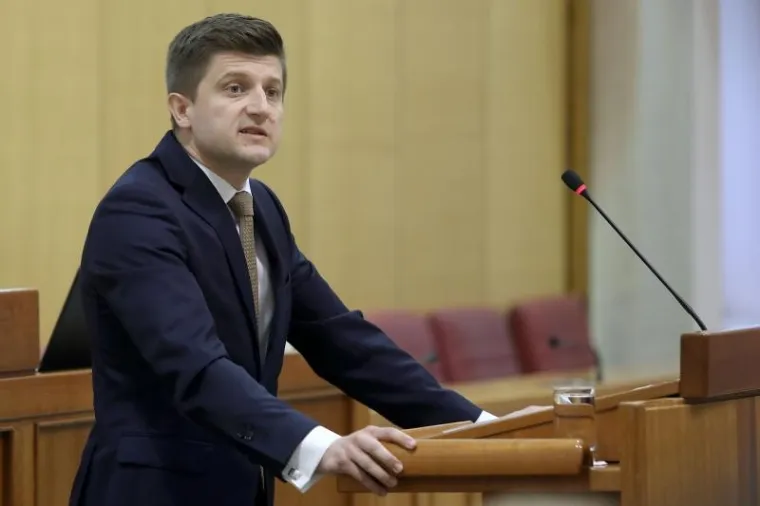 NAPETA RASPRAVA NA MARKOVOM TRGU: Zastupnici raspravljaju o ministru financija Zdravku Mariću