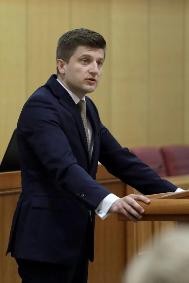 NAPETA RASPRAVA NA MARKOVOM TRGU: Zastupnici raspravljaju o ministru financija Zdravku Mariću