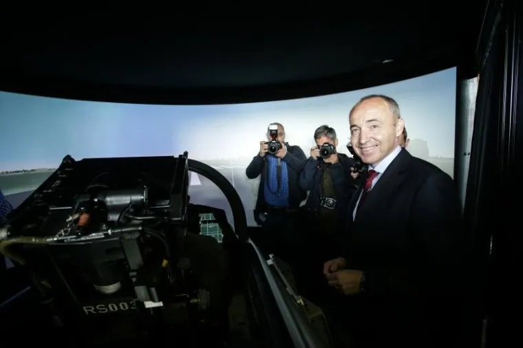 STIGLI ŠVEDSKI GRIPENI: Ministar obrane na Plesu razgledao borbene zrakoplove