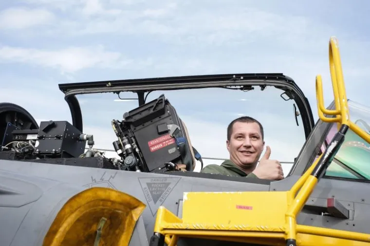 STIGLI ŠVEDSKI GRIPENI: Ministar obrane na Plesu razgledao borbene zrakoplove