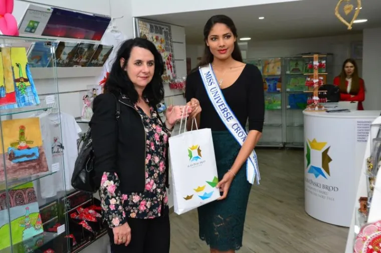 PRVA TAMNOPUTA HRVATSKA MISICA: Prekrasna Shanaelle se nakon pobjede vratila u Brod