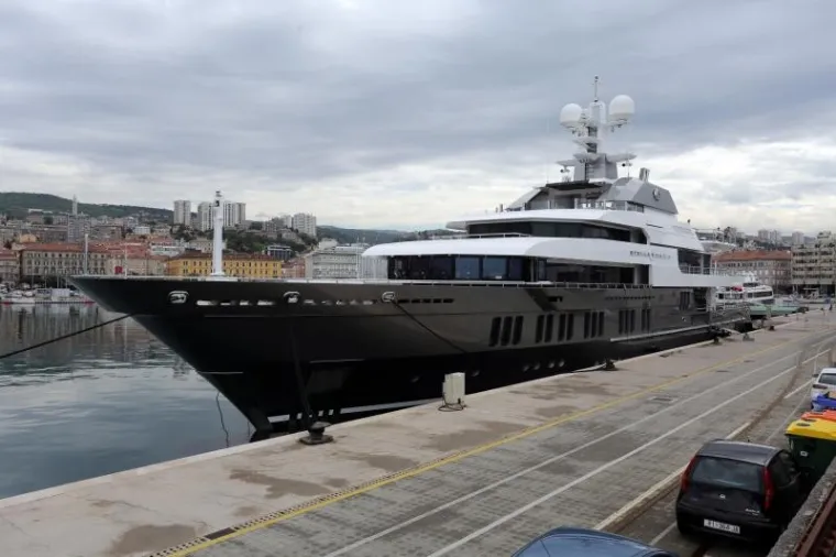 72 METRA ČISTE ZAVISTI: Luksuzna superjahta svoje je sidro bacila u riječku luku