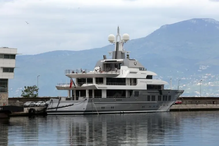 72 METRA ČISTE ZAVISTI: Luksuzna superjahta svoje je sidro bacila u riječku luku