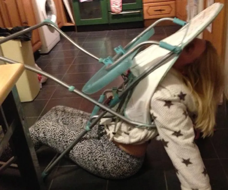 Stolice bi trebale dolaziti s uputama za sjedenje