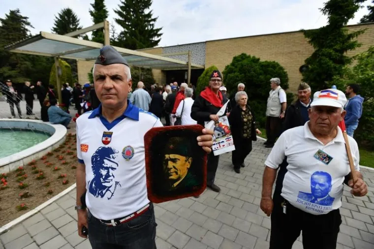 FOTOGALERIJA IZ KUĆE CVIJEĆA: Odana počast Titu na njegovom grobu u Beogradu