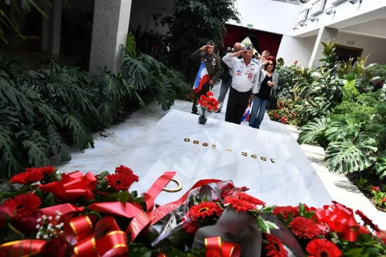 Na dana&scaron;nji dan prije 37 godina umro je Josip Broz Tito, predsjednik SFRJ i Saveza komunista, vrhovni zapovjednik oruzanih snaga i celnik Pokreta nesvrstanih, koji je upravljao Jugoslavijom 35 godina. Iako je od njegove smrti pro&scaron;lo puno vremena, na dana&scaron;nji dan mnogo ljudi jo&scaron; uvijek dolazi odati mu počast na njegov grob u Kući cvijeća u Beogradu.